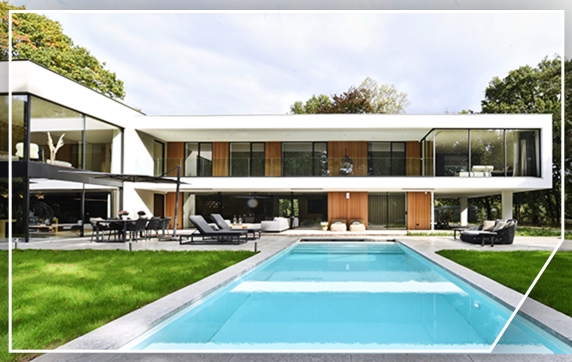Transforming Modern Villas: The Art and Function of Custom Fenestration