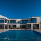 Standardization vs Customization in Premium Fenestration: Which Is Better for Luxury Homes?